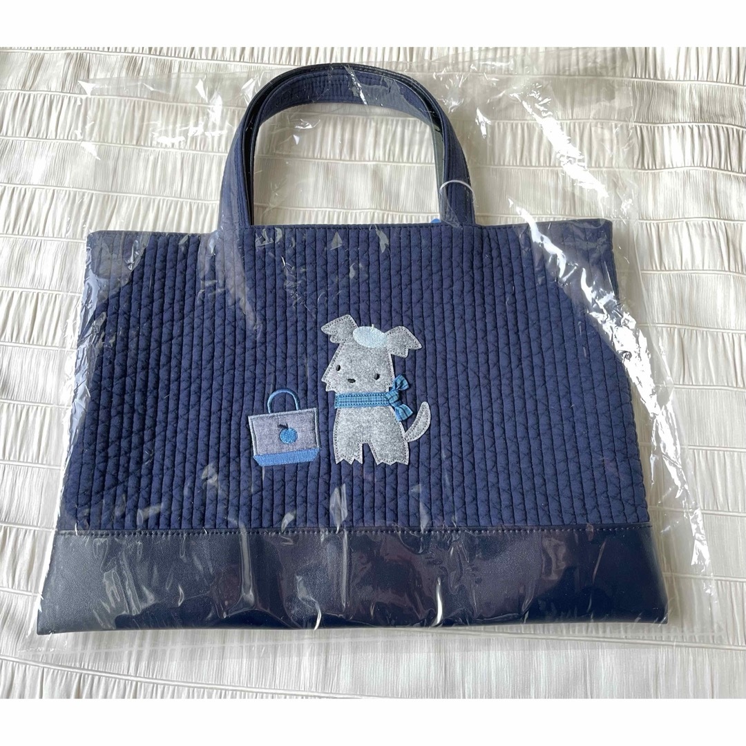 familiar(ファミリア)の【新品】ファミリア　ピオヌンナル　「MILK」　ネイビー レディースのバッグ(トートバッグ)の商品写真
