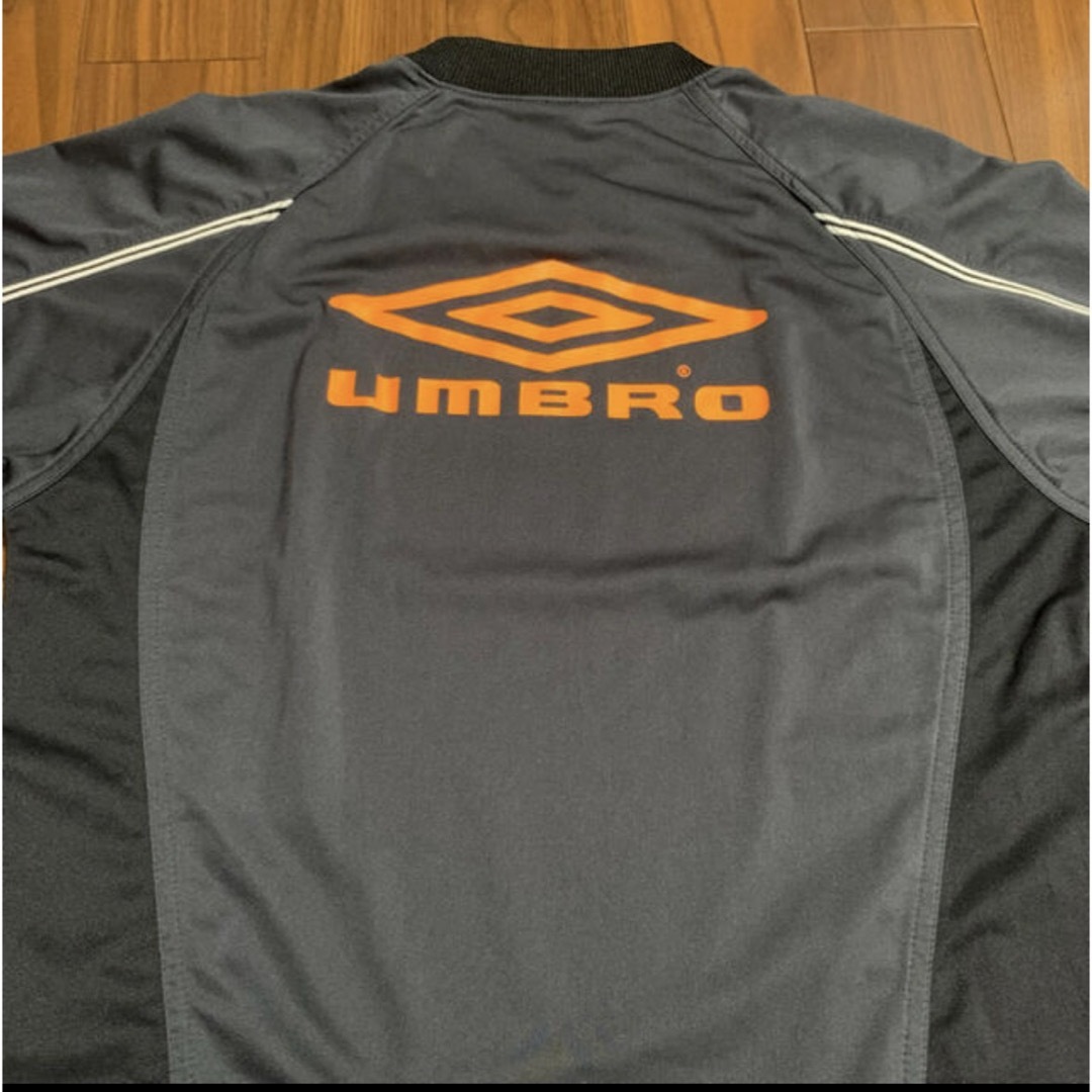 UMBRO(アンブロ)のアンブロ  ロンT トレシャツ スポーツ/アウトドアのサッカー/フットサル(ウェア)の商品写真