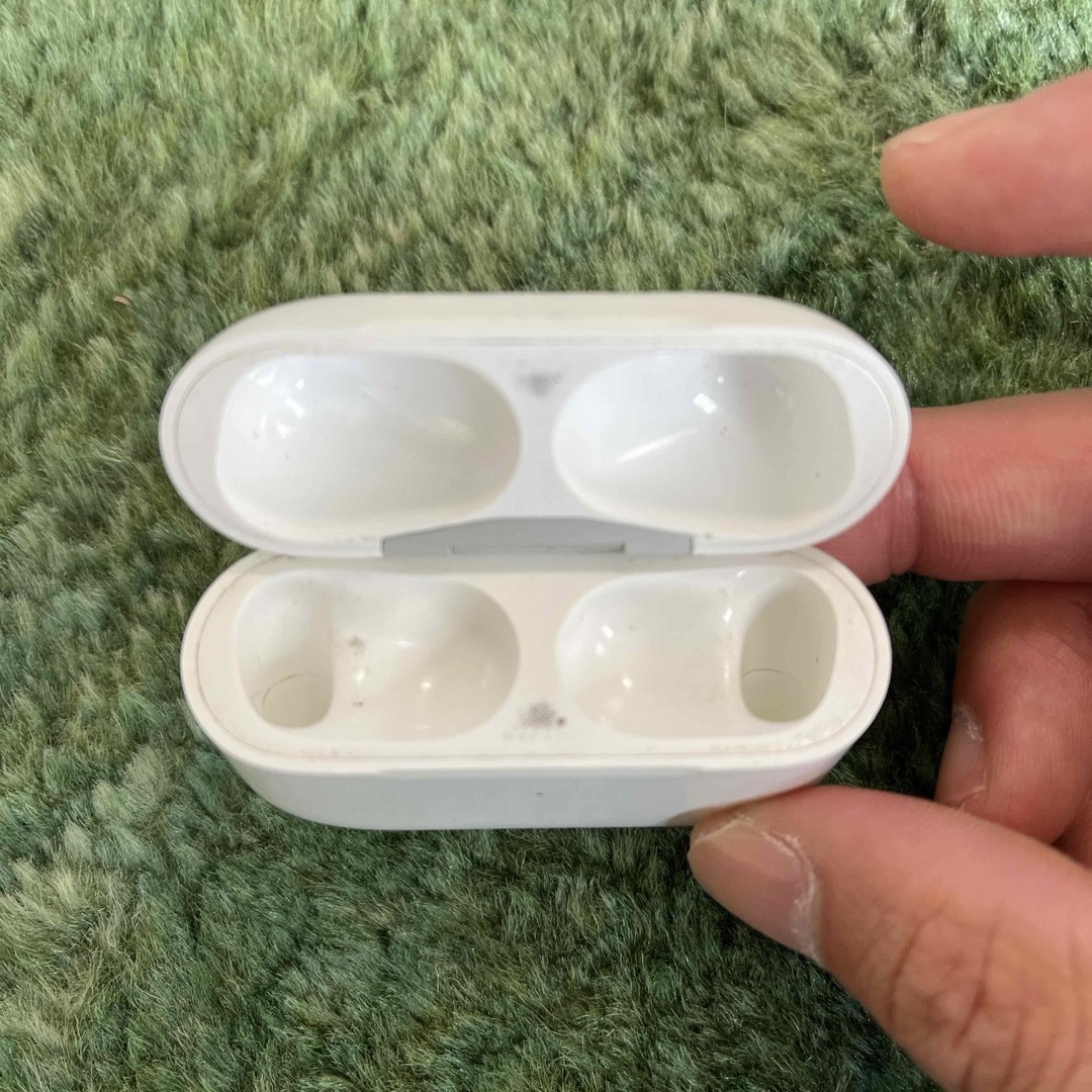 Apple(アップル)の【ゆう様専用】APPLE AirPods Pro ジャンク スマホ/家電/カメラのオーディオ機器(ヘッドフォン/イヤフォン)の商品写真