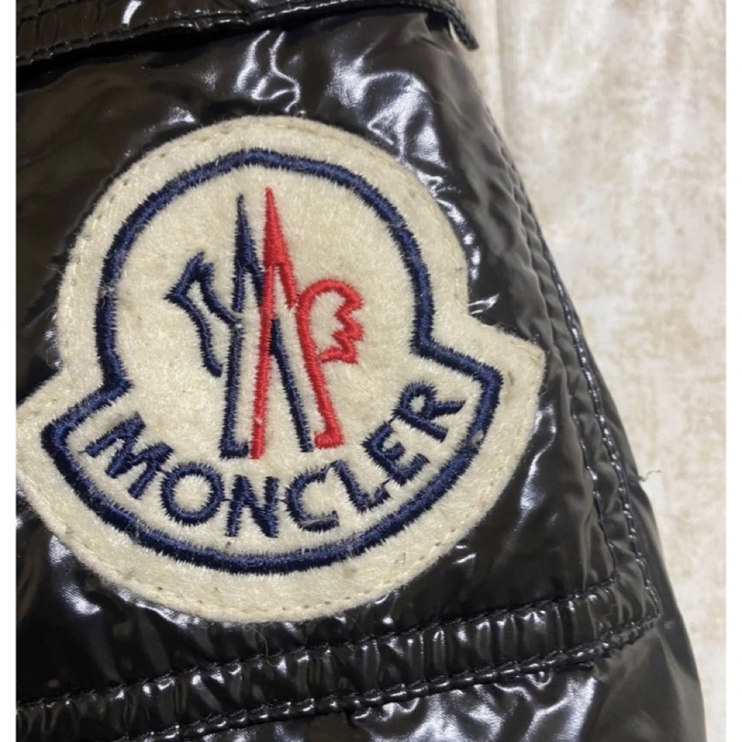 MONCLER(モンクレール)のモンクレール　ダウンジャケット　ビックワッペン レディースのジャケット/アウター(ダウンジャケット)の商品写真