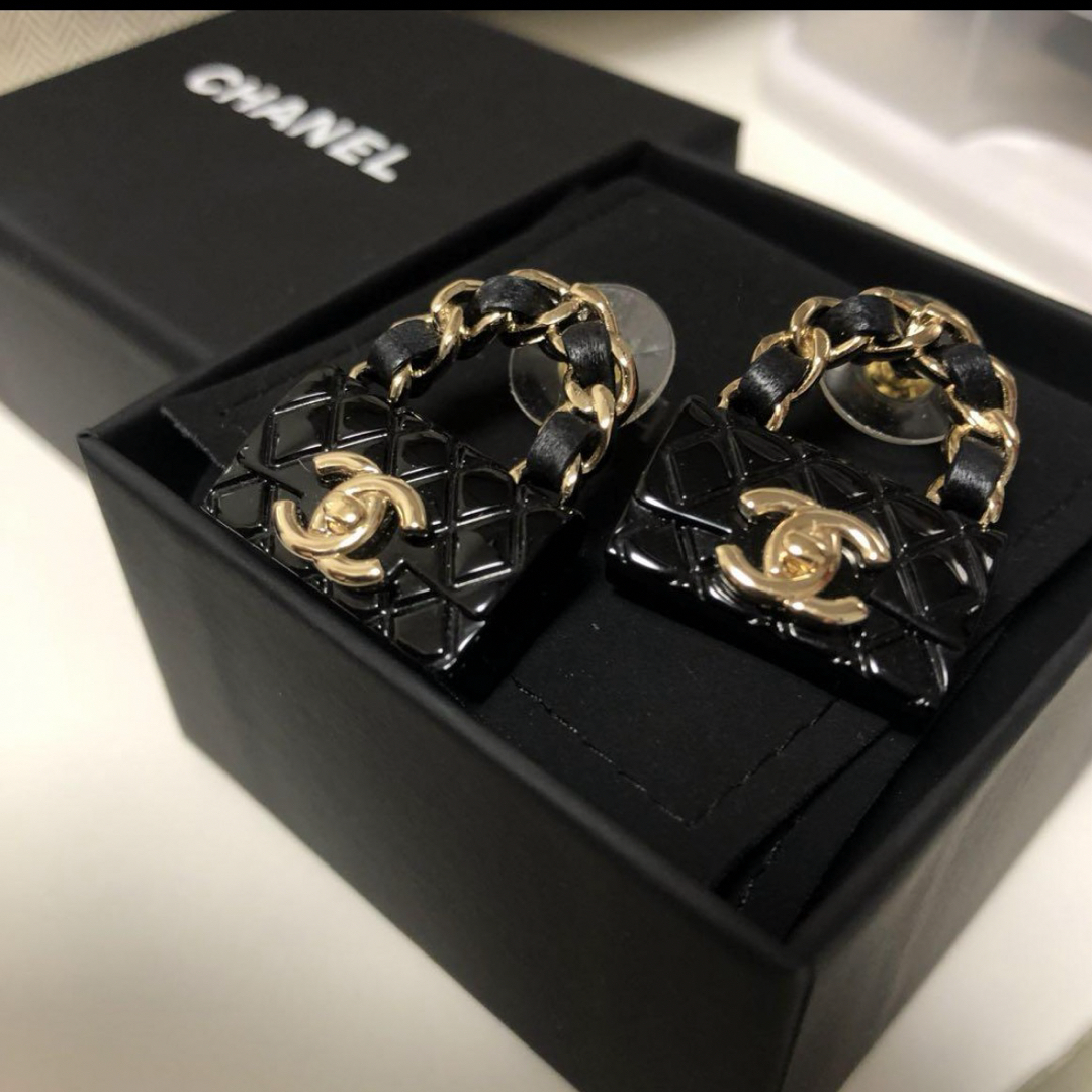 CHANEL(シャネル)のCHANEL シャネル バッグ型 ピアス 黒 レディースのアクセサリー(ピアス)の商品写真