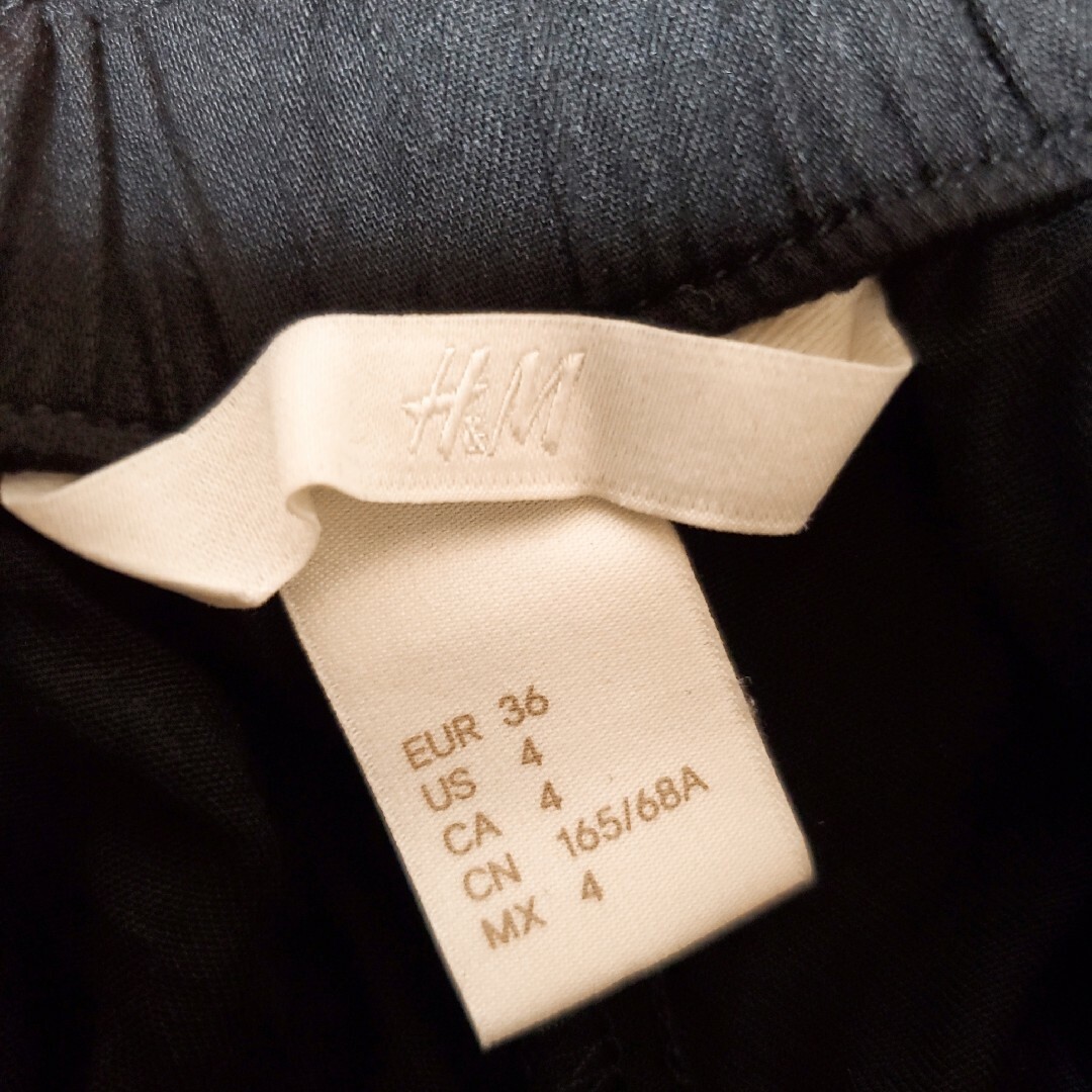 H&M(エイチアンドエム)のH＆M ブラック ズボン パンツ 紐ベルト付き レディースのパンツ(カジュアルパンツ)の商品写真