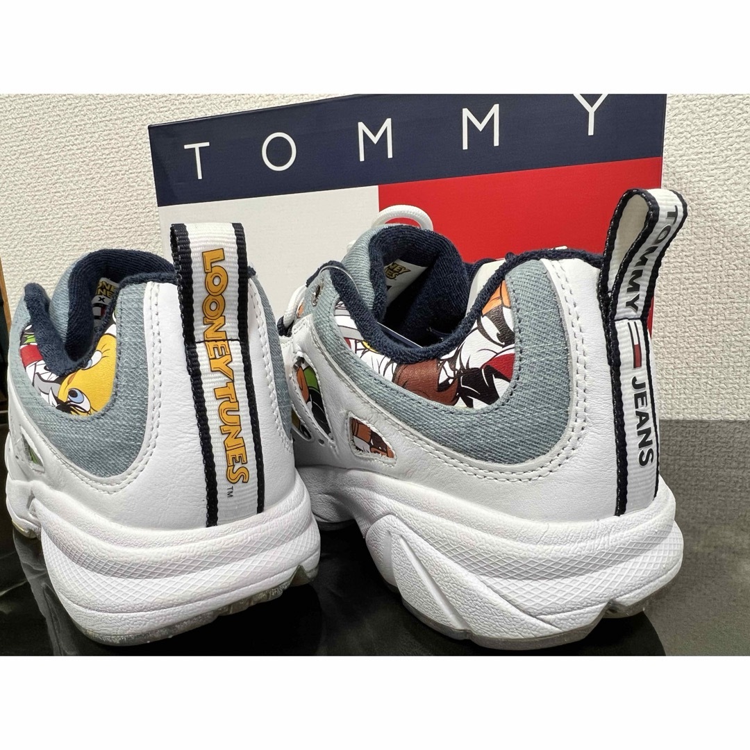 TOMMY HILFIGER(トミーヒルフィガー)のトミーヒルフィガー　ルーニーテューンズ　コラボ　スニーカー メンズの靴/シューズ(スニーカー)の商品写真