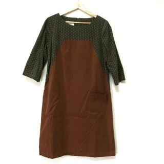 ローラアシュレイ(LAURA ASHLEY)のLAURAASHLEY(ローラアシュレイ) ワンピース サイズ3 L レディース - ブラウン×ダークグリーン×レッド 七分袖/ひざ丈(その他)