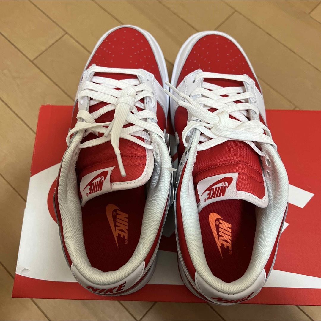 NIKE(ナイキ)のNIKE DUNK LOW RETRO UNIVERSITY RED メンズの靴/シューズ(スニーカー)の商品写真