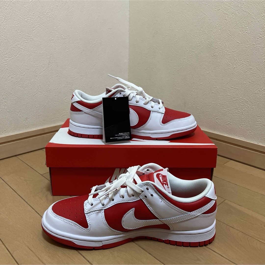 NIKE(ナイキ)のNIKE DUNK LOW RETRO UNIVERSITY RED メンズの靴/シューズ(スニーカー)の商品写真