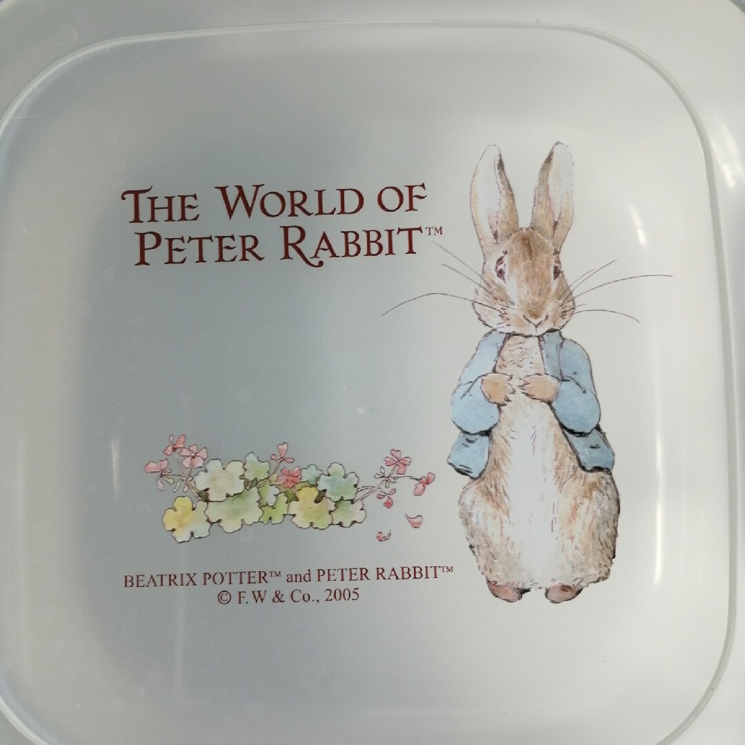 PETER RABBIT（TM）(ピーターラビット)の新品もあり。ピーターラビット タッパー3個セットピーターラビット タッパー エンタメ/ホビーのおもちゃ/ぬいぐるみ(キャラクターグッズ)の商品写真