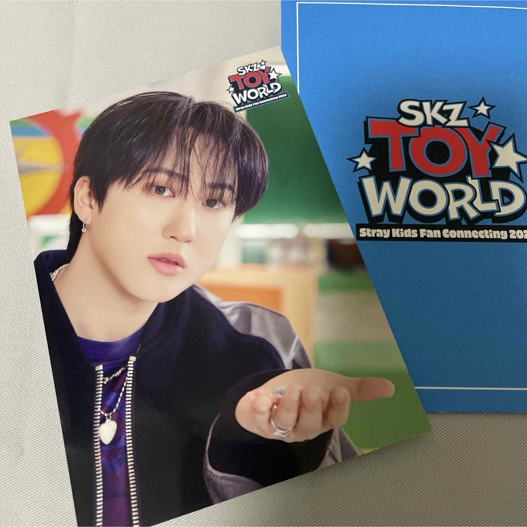 Stray Kids(ストレイキッズ)のSKZ TOY WORLD ランダムトレカ　チャンビン エンタメ/ホビーのタレントグッズ(アイドルグッズ)の商品写真