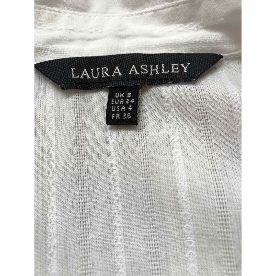 LAURA ASHLEY(ローラアシュレイ)のローラアシュレイ　シャツ レディースのトップス(Tシャツ(半袖/袖なし))の商品写真