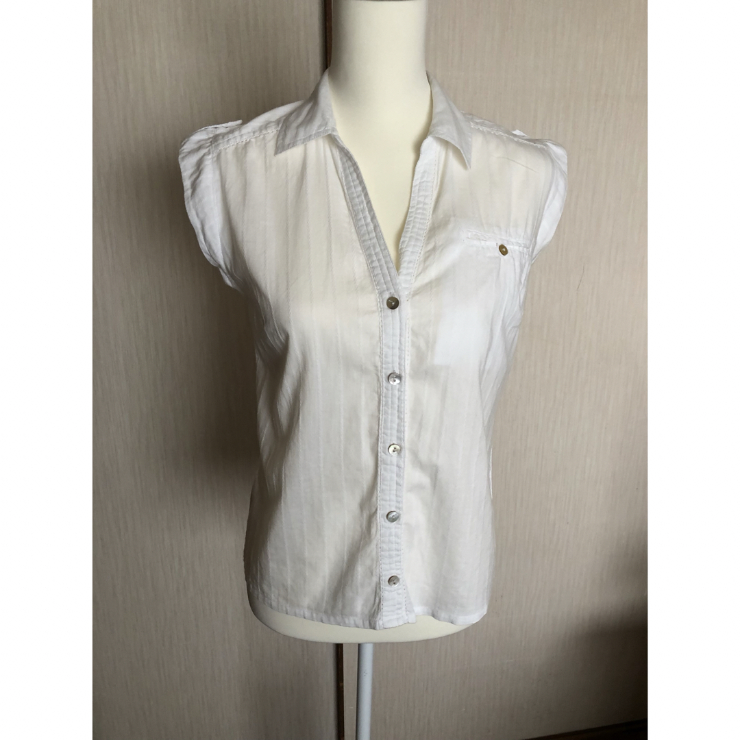 LAURA ASHLEY(ローラアシュレイ)のローラアシュレイ　シャツ レディースのトップス(Tシャツ(半袖/袖なし))の商品写真