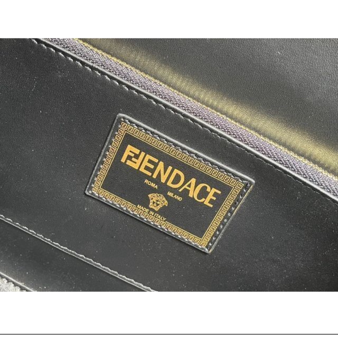 FENDI(フェンディ)のFENDI×Versaceコラボバッグ レディースのバッグ(トートバッグ)の商品写真