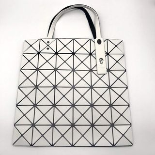 バオバオイッセイミヤケ(BaoBaoIsseyMiyake)のバオバオイッセイミヤケ　新品　トートバッグ  6✖️6 ホワイト(トートバッグ)