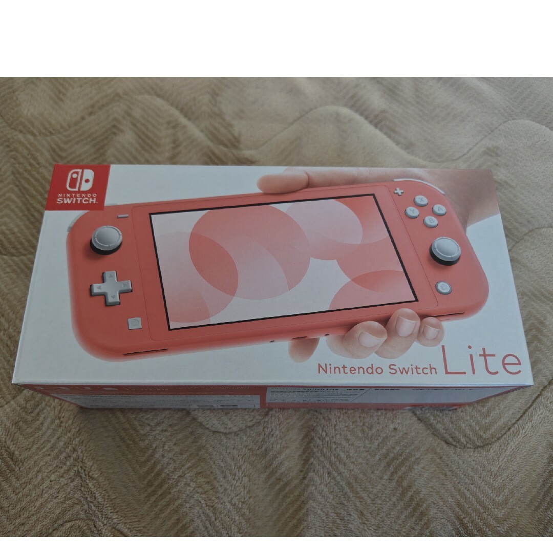 Nintendo Switch(ニンテンドースイッチ)のニンテンドースイッチ ライト コーラルピンク新品 エンタメ/ホビーのゲームソフト/ゲーム機本体(携帯用ゲーム機本体)の商品写真