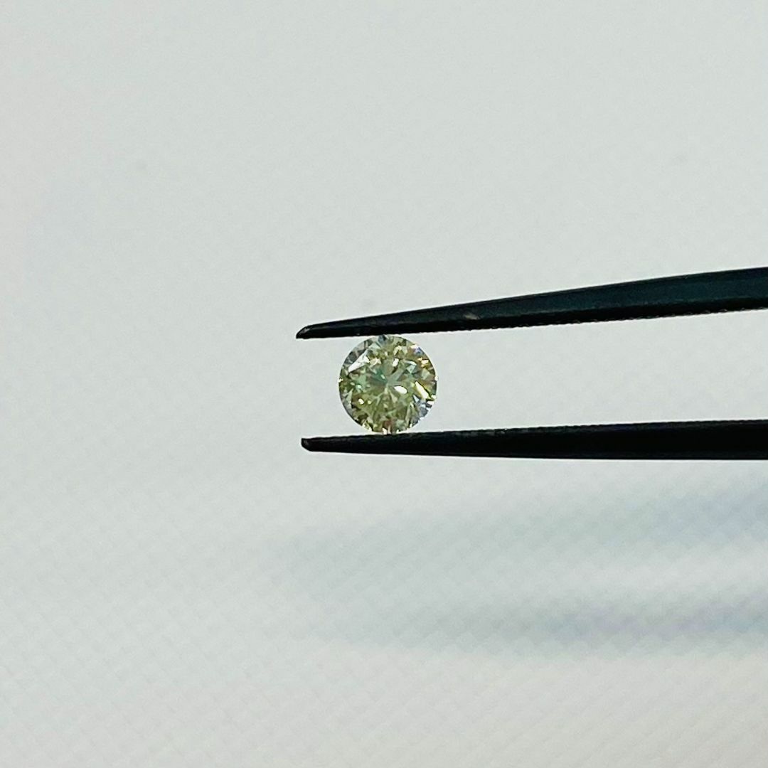 FANCY LIGHT GREEN 0.145ct RD/RT1041/CGL レディースのアクセサリー(その他)の商品写真