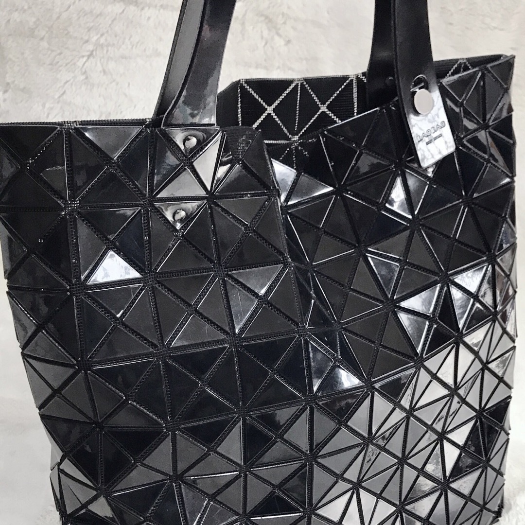 BaoBaoIsseyMiyake(バオバオイッセイミヤケ)の人気モデル ISSEY MIYAKE BAOBAO トートバッグ イッセイミヤケ レディースのバッグ(トートバッグ)の商品写真