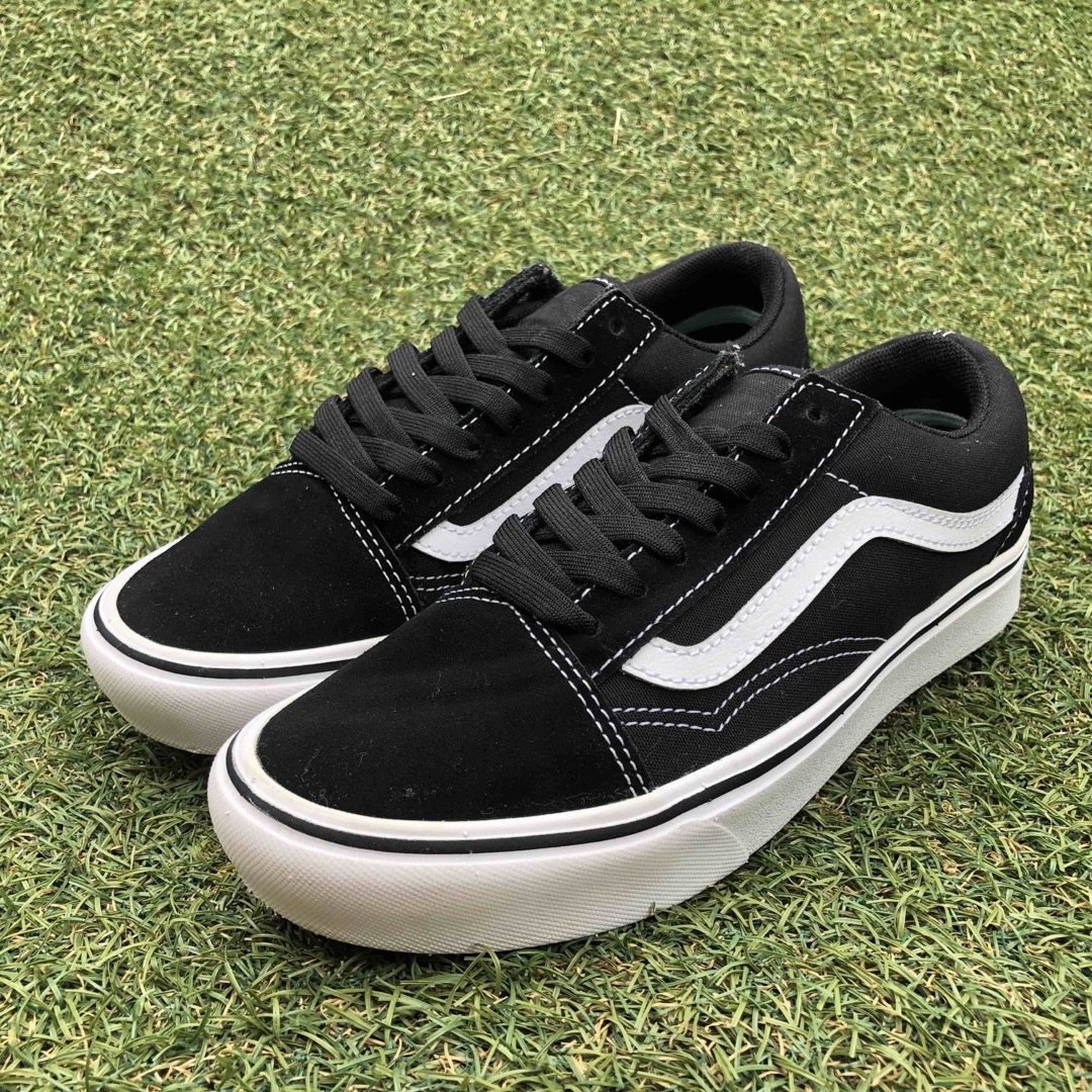 VANS(ヴァンズ)の美品23.5 VANS COMFYCUSH オールドスクール ヴァンズHW992 レディースの靴/シューズ(スニーカー)の商品写真