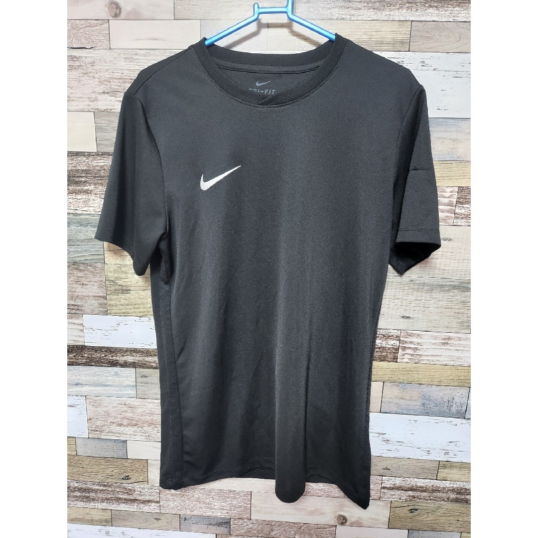 NIKE(ナイキ)のナイキ　NIKE　ポリエステルTシャツ　ワンポイント　ブラック　L メンズのトップス(Tシャツ/カットソー(半袖/袖なし))の商品写真