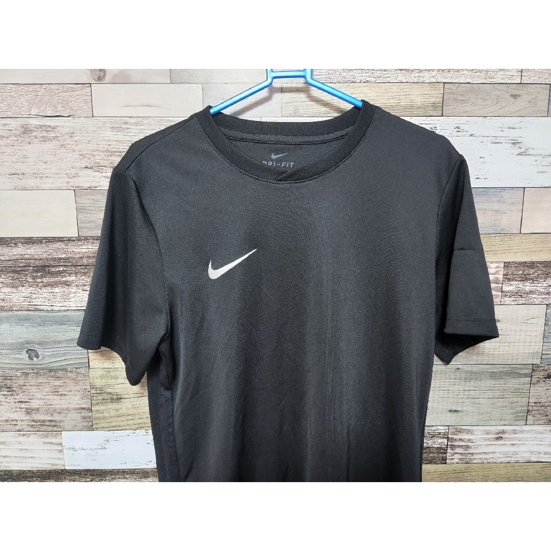 NIKE(ナイキ)のナイキ　NIKE　ポリエステルTシャツ　ワンポイント　ブラック　L メンズのトップス(Tシャツ/カットソー(半袖/袖なし))の商品写真