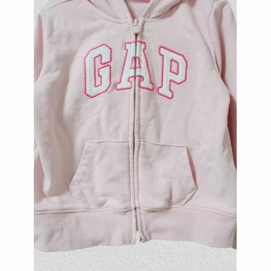 GAP(ギャップ)のギャップ　キッズ　110サイズ　パーカー　ファスナー式　トレーナー　ピンク キッズ/ベビー/マタニティのキッズ服女の子用(90cm~)(ジャケット/上着)の商品写真