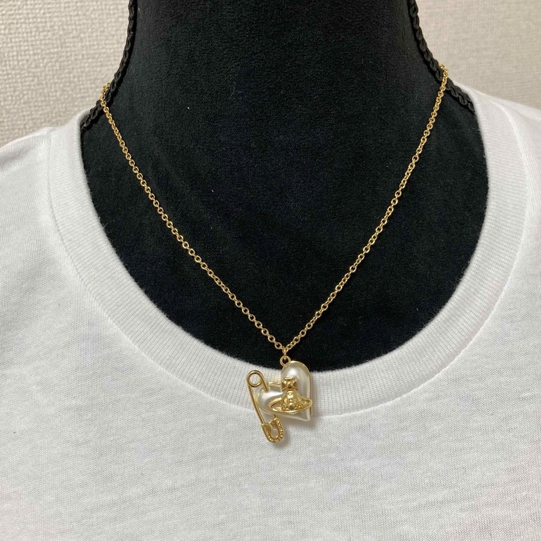 Vivienne Westwood(ヴィヴィアンウエストウッド)のヴィヴィアン　ハートパールネックレス　ゴールド レディースのアクセサリー(ネックレス)の商品写真