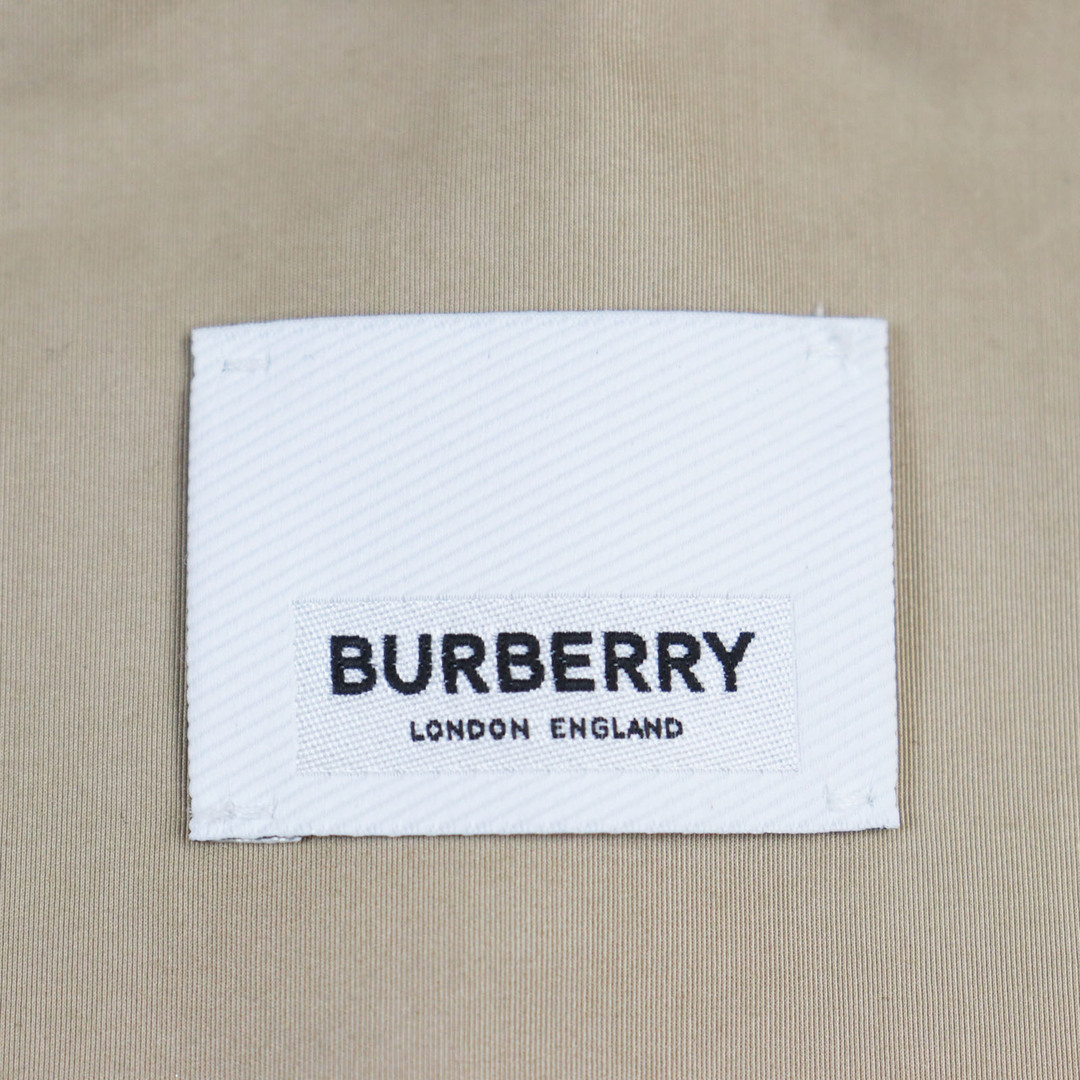 BURBERRY(バーバリー)の未使用品○BURBERRY バーバリー 22SS 8051865 ユニバーサルパスポート ハーフジップ アノラックパーカー/ブルゾン ベージュ レッド M イタリア製 正規品 メンズ メンズのジャケット/アウター(ブルゾン)の商品写真