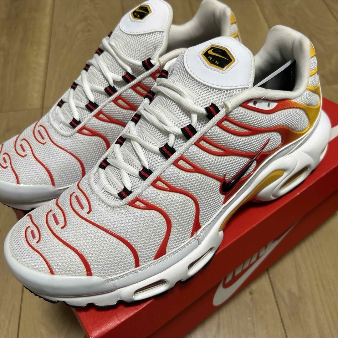 NIKE(ナイキ)のNIKE AIR MAX PLUS “Sunburn” ホワイトイエローレッド メンズの靴/シューズ(スニーカー)の商品写真