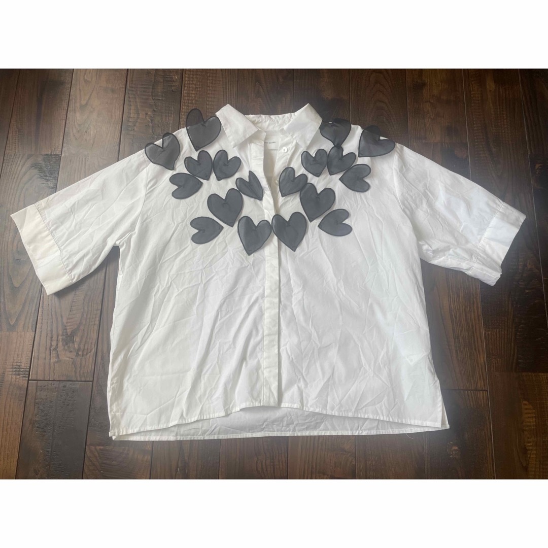Drawer(ドゥロワー)のカロリナグレイサーハートシャツ レディースのトップス(シャツ/ブラウス(半袖/袖なし))の商品写真
