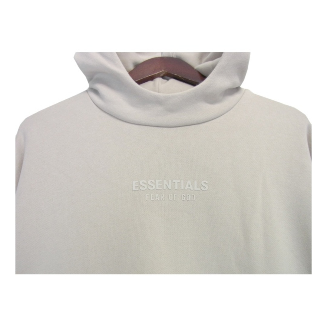 FEAR OF GOD(フィアオブゴッド)のフィア オブ ゴッド エッセンシャルズ FEAR OF GOD ESSENTIALS ■ 23AW 【 SWEAT HOODIE SILVER CLOUD 】 フロント ラバー ロゴ プル オーバー スウェット パーカー n5211 メンズのトップス(パーカー)の商品写真