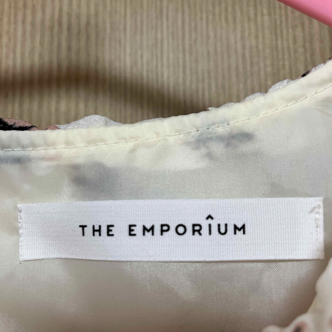 THE EMPORIUM(ジエンポリアム)の花柄ワンピース レディースのワンピース(ひざ丈ワンピース)の商品写真