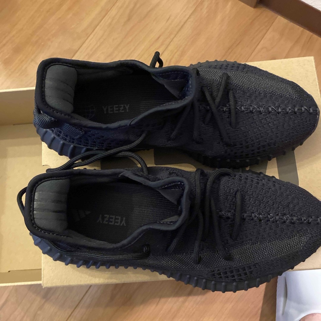 YEEZY（adidas）(イージー)のadidas YEEZY BOOST 350 V2 ONYX  ブラック メンズの靴/シューズ(スニーカー)の商品写真