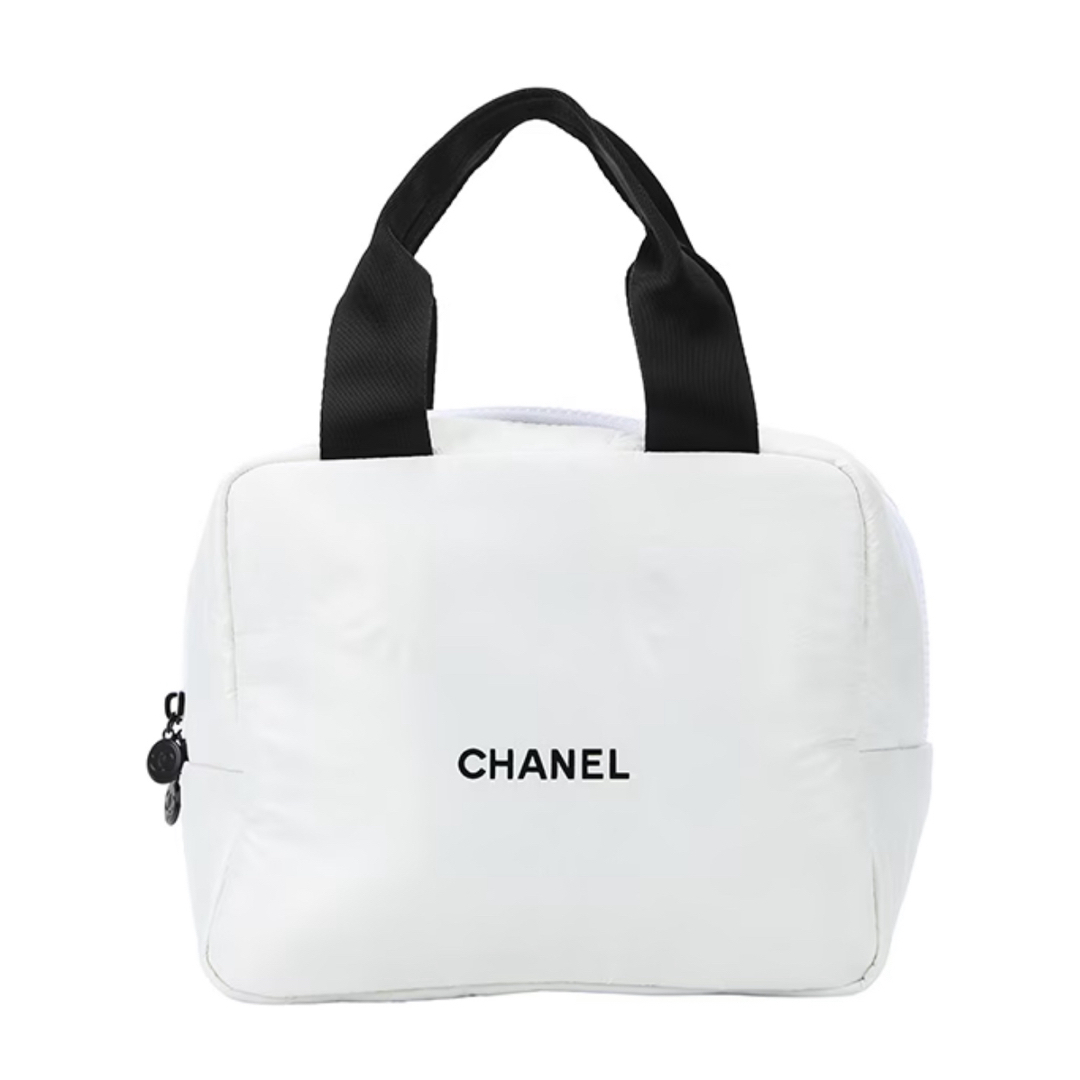 CHANEL(シャネル)のシャネル ノベルティミニバッグ CHANEL CHANELノベルティ 化粧ポーチ レディースのファッション小物(ポーチ)の商品写真