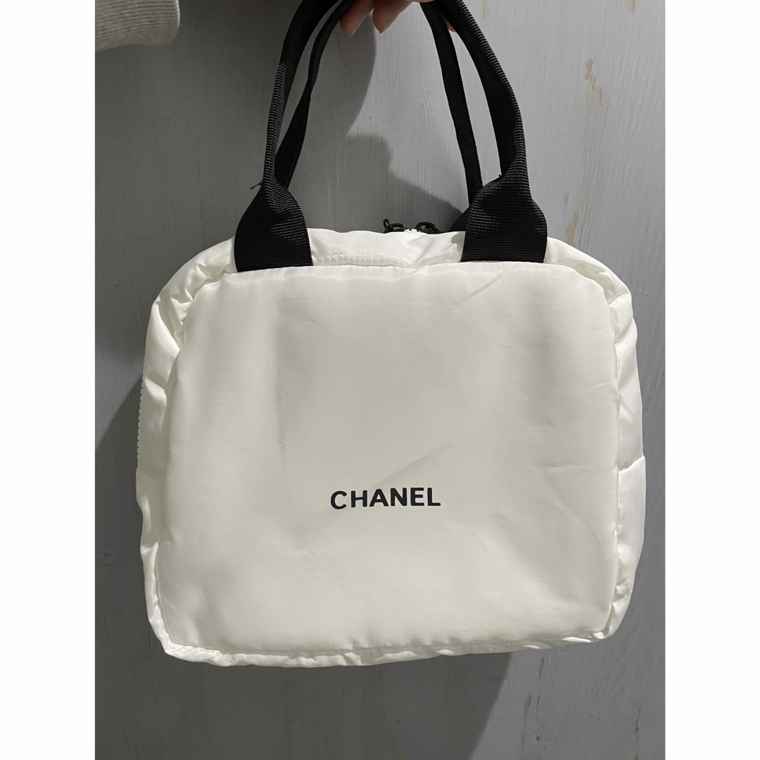 CHANEL(シャネル)のシャネル ノベルティミニバッグ CHANEL CHANELノベルティ 化粧ポーチ レディースのファッション小物(ポーチ)の商品写真