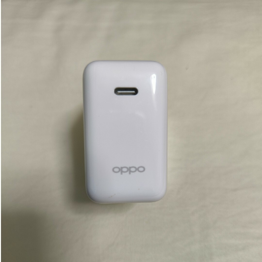 OPPO(オッポ)のOPPO 純正 アダプター 急速充電器 スマホ/家電/カメラのスマートフォン/携帯電話(バッテリー/充電器)の商品写真