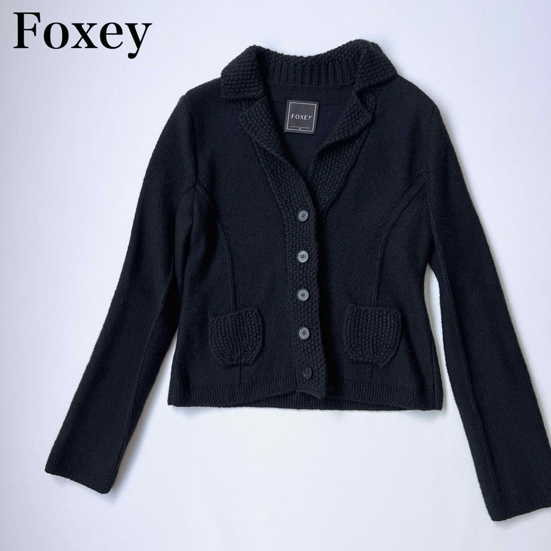 FOXEY(フォクシー)の美品　Foxey フォクシー　ニットジャケット　ビスケット　トップス レディースのジャケット/アウター(ノーカラージャケット)の商品写真