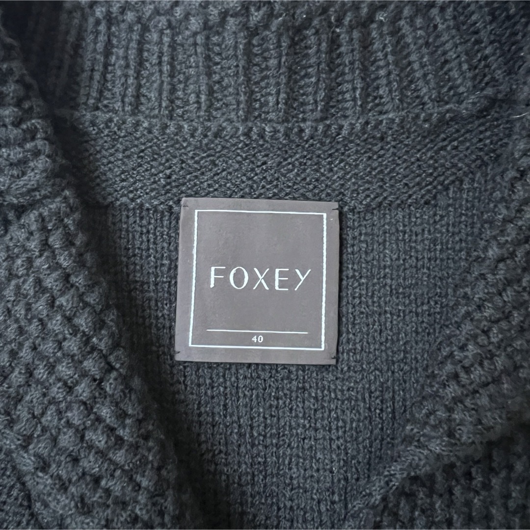 FOXEY(フォクシー)の美品　Foxey フォクシー　ニットジャケット　ビスケット　トップス レディースのジャケット/アウター(ノーカラージャケット)の商品写真