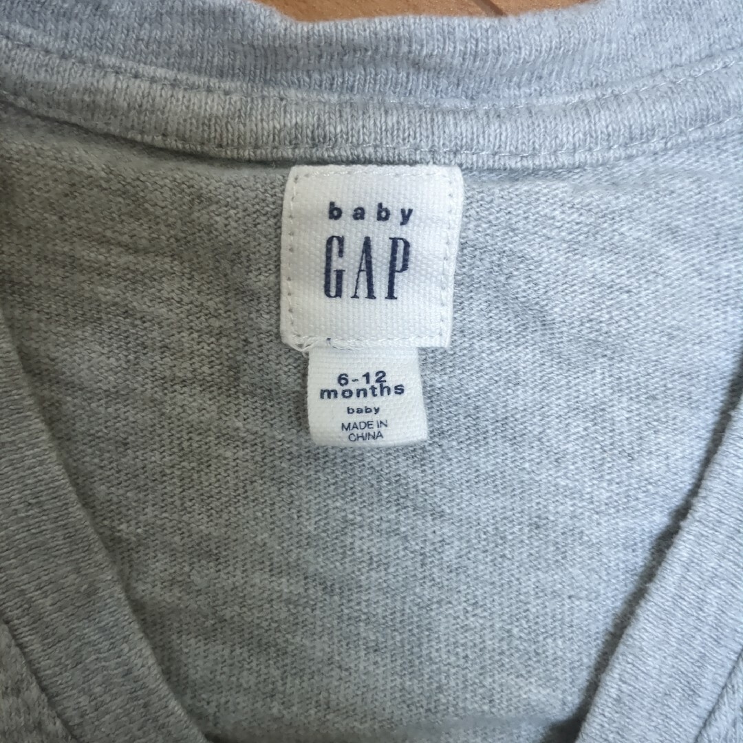 babyGAP(ベビーギャップ)のGAP　70センチ　カーディガン キッズ/ベビー/マタニティのベビー服(~85cm)(カーディガン/ボレロ)の商品写真