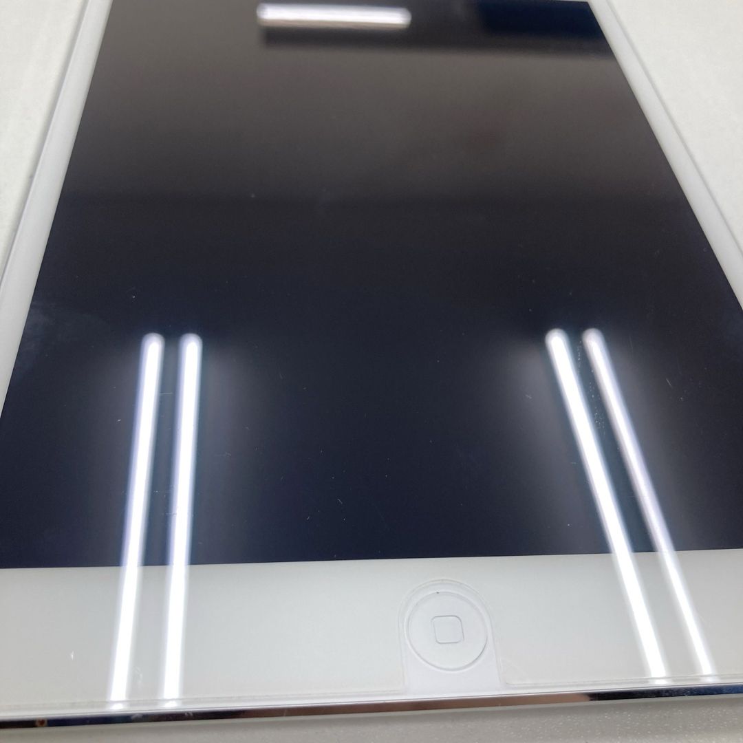 iPad(アイパッド)のiPad mini 2 / セルラーau  , 16GB シルバー スマホ/家電/カメラのPC/タブレット(タブレット)の商品写真