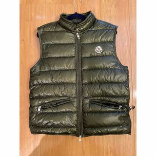 モンクレール(MONCLER)のモンクレール　ライトダウンベスト　カーキ(ダウンベスト)