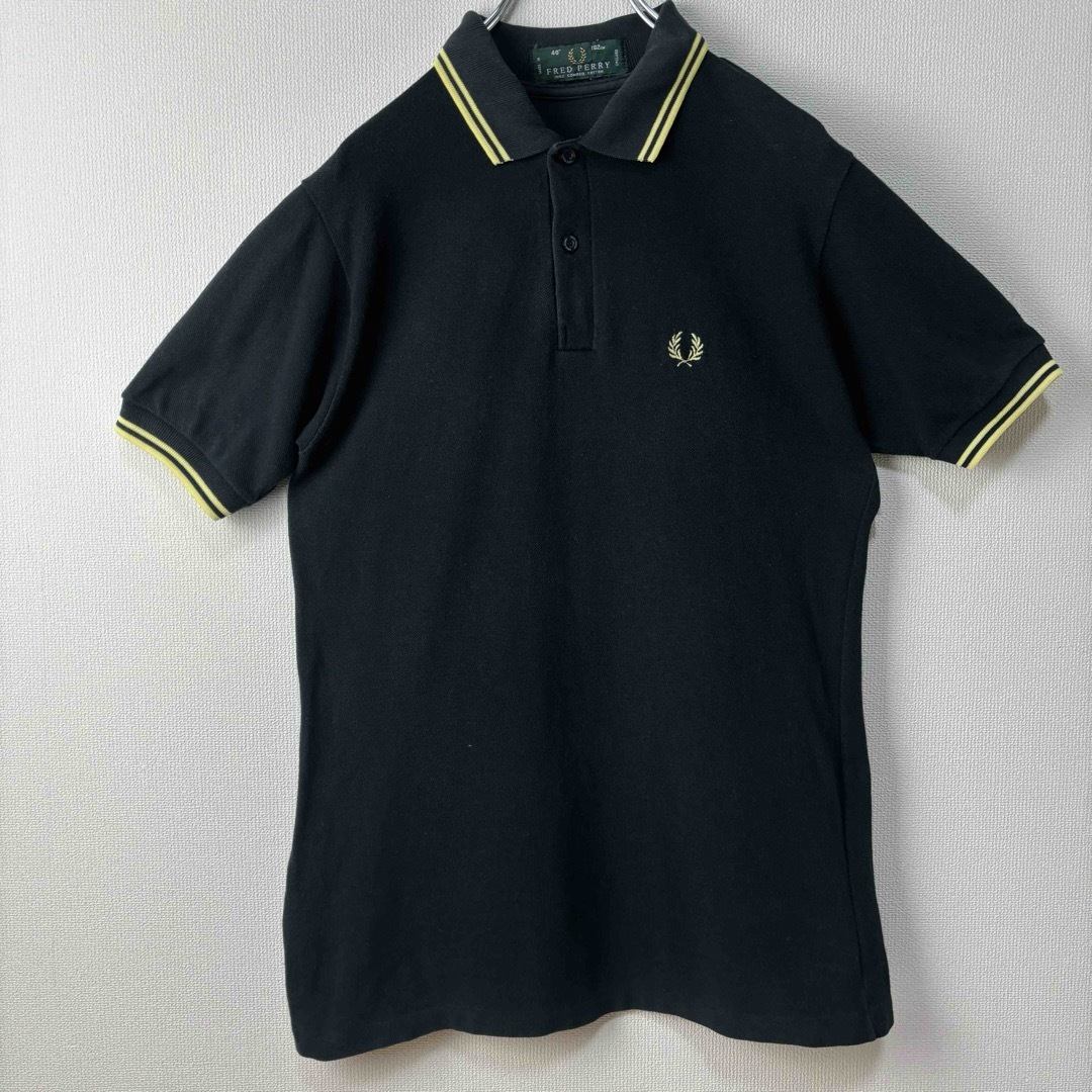 FRED PERRY(フレッドペリー)の人気　フレッドペリー　ポロシャツ　英国製　M12 　黒　黄色　40 L 古着 メンズのトップス(ポロシャツ)の商品写真