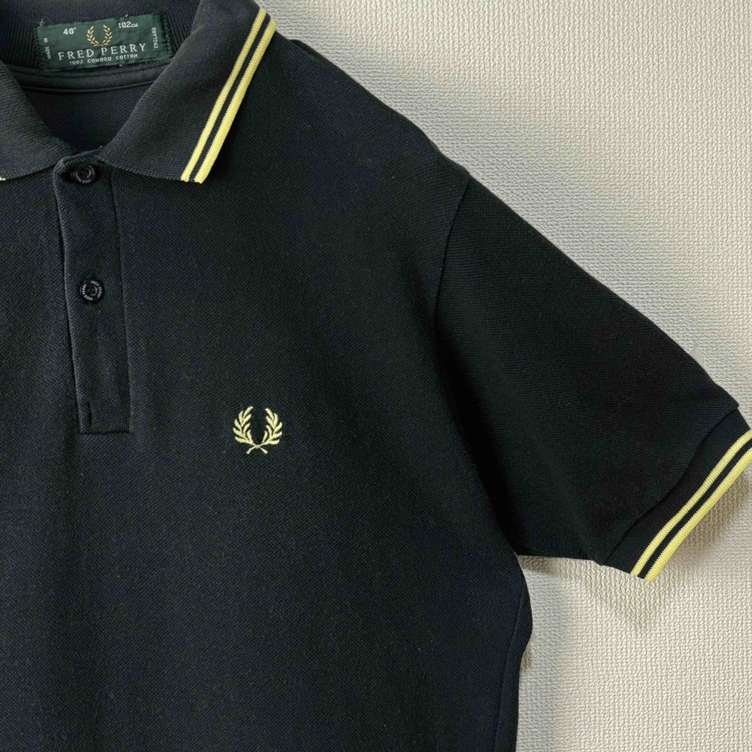 FRED PERRY(フレッドペリー)の人気　フレッドペリー　ポロシャツ　英国製　M12 　黒　黄色　40 L 古着 メンズのトップス(ポロシャツ)の商品写真