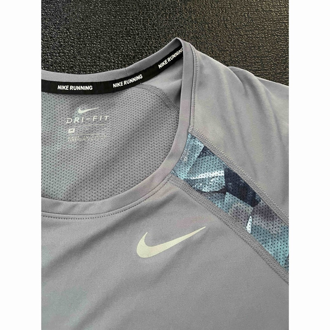 NIKE(ナイキ)のNIKE レディース　Tシャツ スポーツ/アウトドアのランニング(ウェア)の商品写真