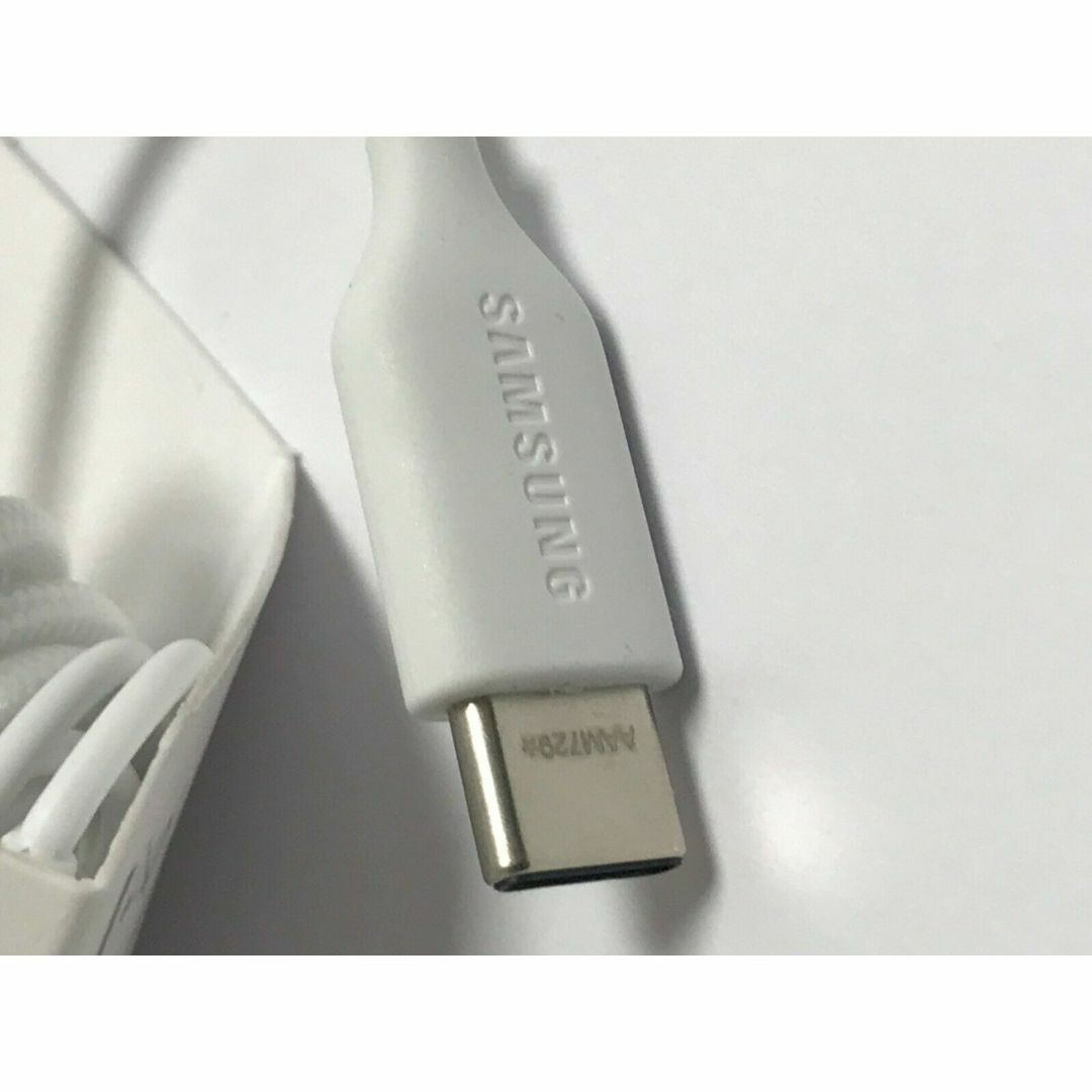 SAMSUNG(サムスン)のAKG監修 SAMSUNG純正 イヤホン USB Type C 白 スマホ/家電/カメラのオーディオ機器(ヘッドフォン/イヤフォン)の商品写真