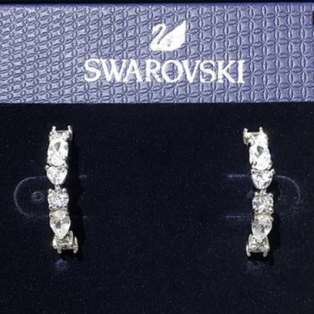 SWAROVSKI(スワロフスキー)のスワロフスキー　ピアス※値下げしました ハンドメイドのアクセサリー(ピアス)の商品写真