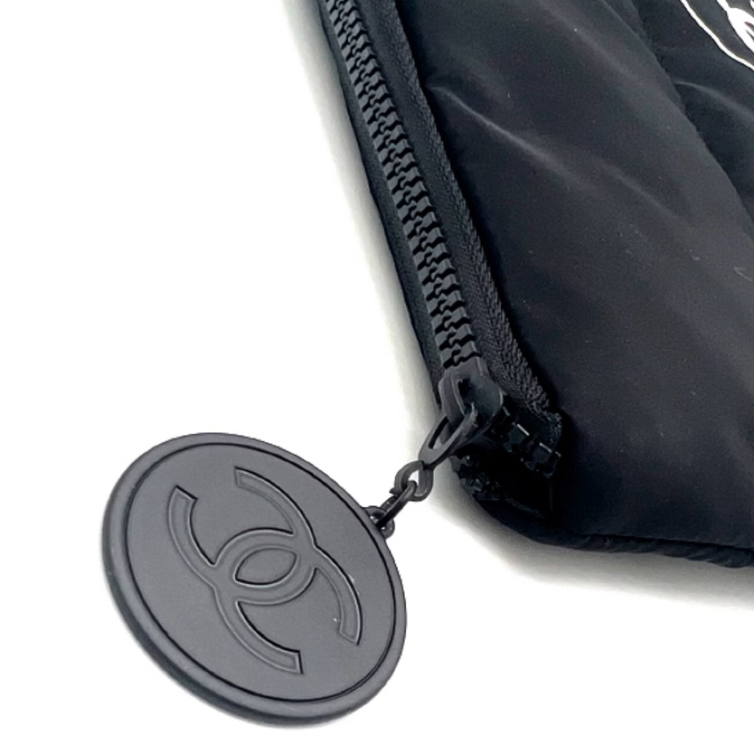 CHANEL(シャネル)のCHANEL ノベルティ ロゴ ポーチ クラッチ バッグ シャネル ブラック レディースのファッション小物(ポーチ)の商品写真