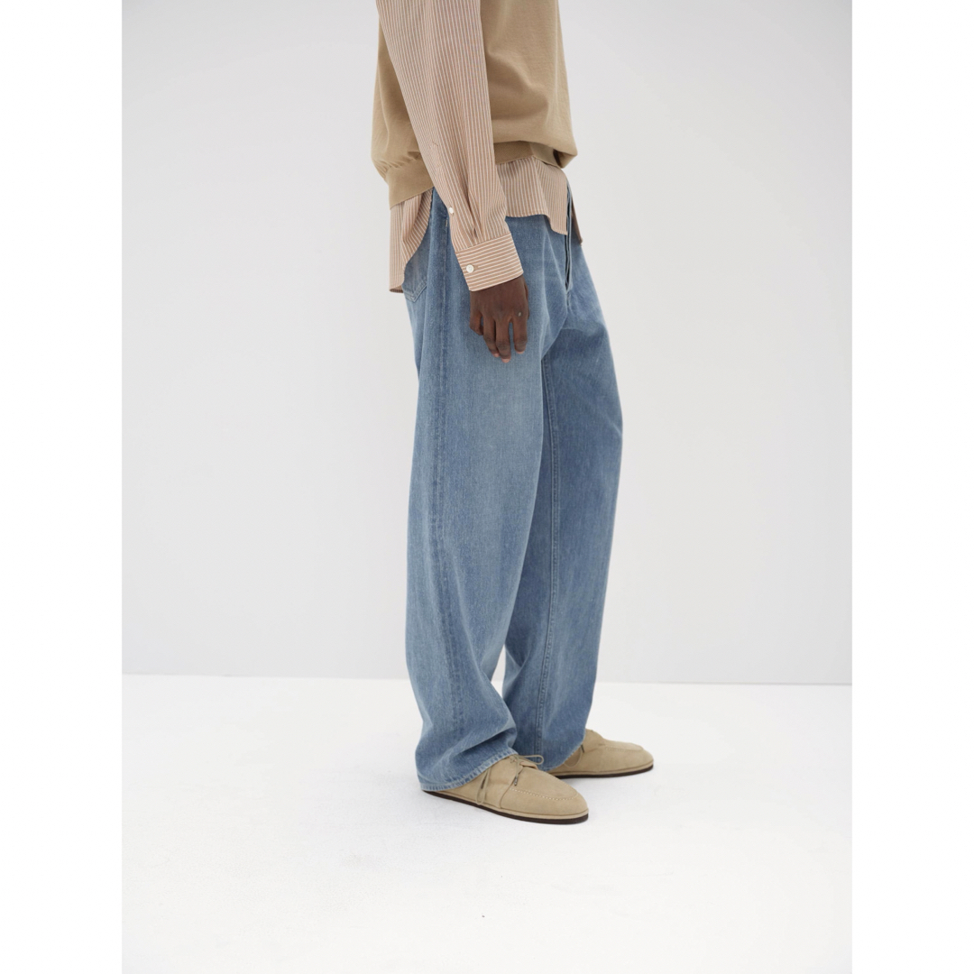 AURALEE(オーラリー)のSELVEDGE FADED LIGHT DENIM WIDE PANTS メンズのパンツ(デニム/ジーンズ)の商品写真