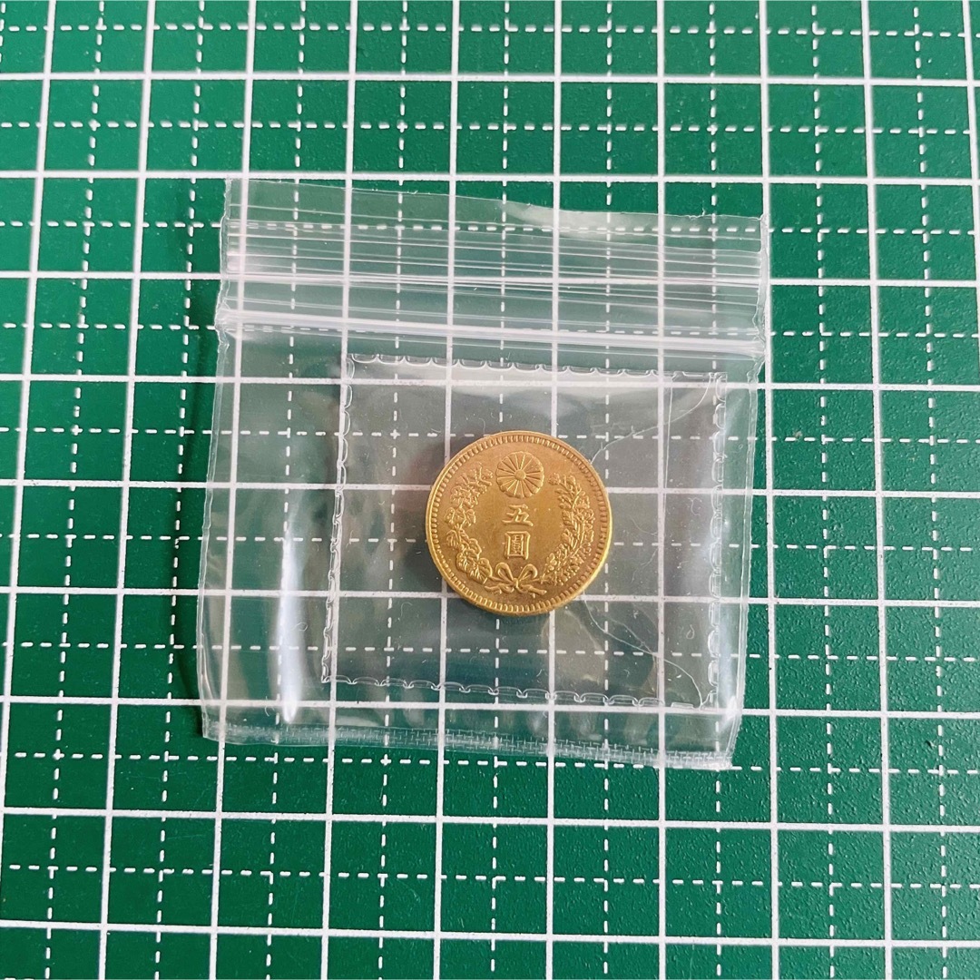 新5圓金貨 明治30年　レプリカコイン　新5円 エンタメ/ホビーの美術品/アンティーク(貨幣)の商品写真