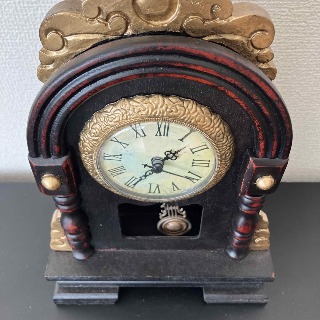 アンティーク　木製　ゴールド  振り子　置時計　オブジェ インテリア/住まい/日用品のインテリア小物(置時計)の商品写真