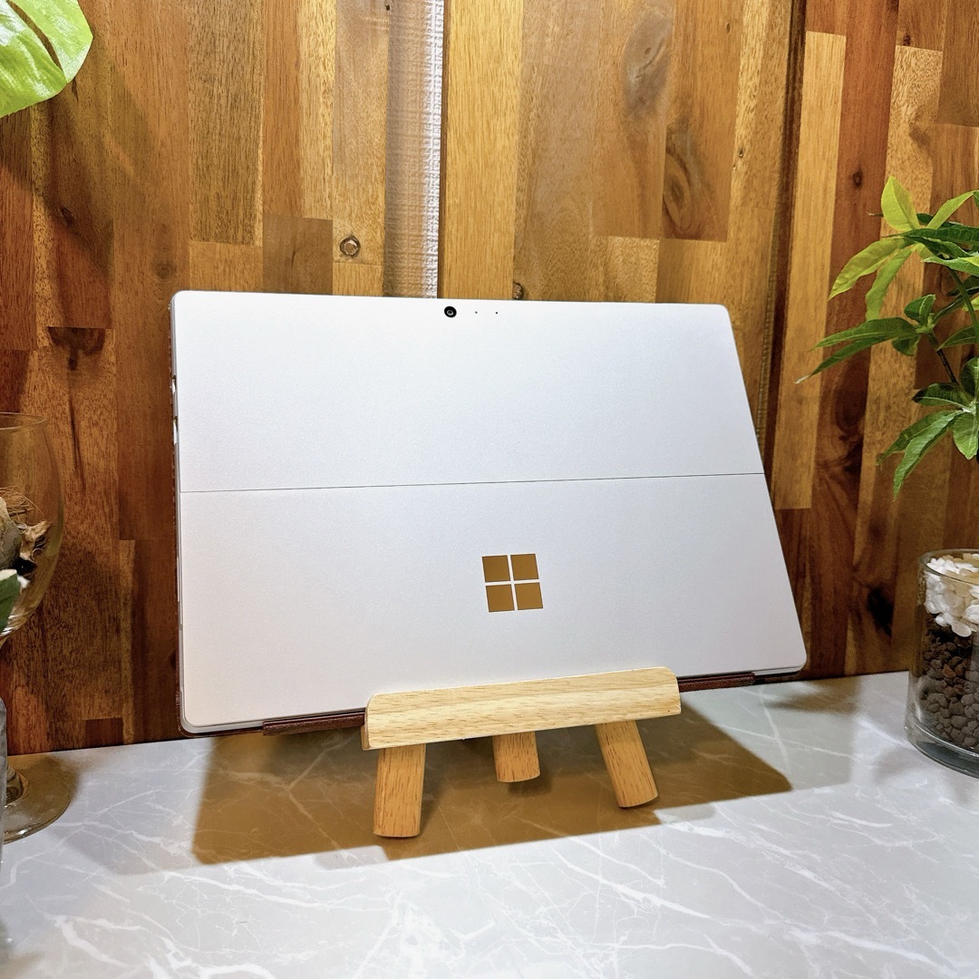 Microsoft(マイクロソフト)の赤 Surface Pro 5☘m3第7世代☘メモリ4GB☘SSD128GB スマホ/家電/カメラのPC/タブレット(ノートPC)の商品写真