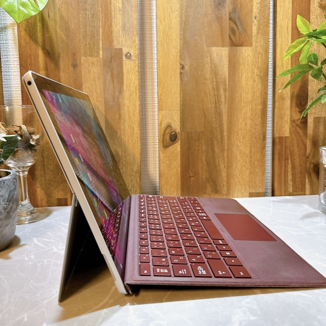 Microsoft(マイクロソフト)の赤 Surface Pro 5☘m3第7世代☘メモリ4GB☘SSD128GB スマホ/家電/カメラのPC/タブレット(ノートPC)の商品写真