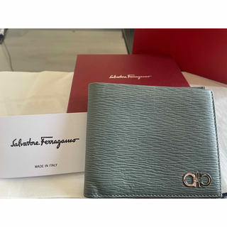 サルヴァトーレフェラガモ(Salvatore Ferragamo)の新品Salvatore Ferragamoサルヴァトーレフェラガモ二つ折り財布(財布)